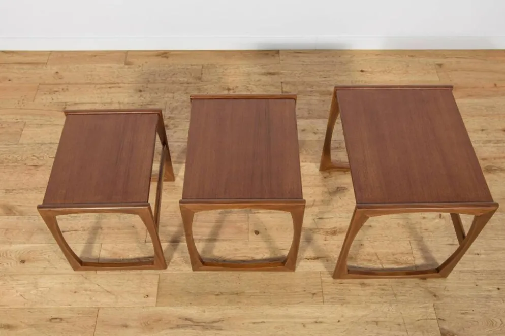 Tables gigognes en teck de style mid-century modern conçues par R. Bennett pour G-Plan, Royaume-Uni, années 1960.