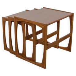Tables gigognes en teck de style mid-century modern conçues par R. Bennett pour G-Plan, Royaume-Uni, années 1960.