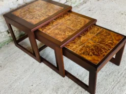 Tables gigognes en teck et céramique, scandinave , années 60