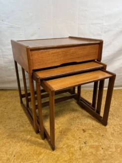Tables gigognes en teck G Plan vintage | Années 1960 | Détail de tiroir rare | Britannique M
