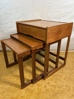 Tables gigognes en teck G Plan vintage | Années 1960 | Détail de tiroir rare | Britannique M