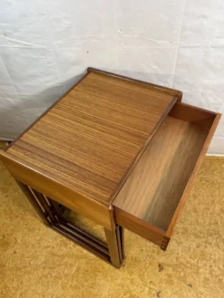 Tables gigognes en teck G Plan vintage | Années 1960 | Détail de tiroir rare | Britannique M