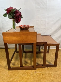 Tables gigognes en teck G Plan vintage | Années 1960 | Détail de tiroir rare | Britannique M