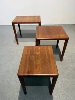 Tables gigognes en teck par Bramin