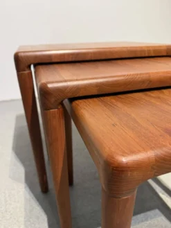 Tables gigognes en teck par Bramin