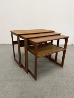 Tables gigognes en teck par Johannes Andersen