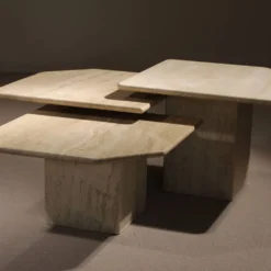 3 tables gigognes en travertin, Italie années 1970