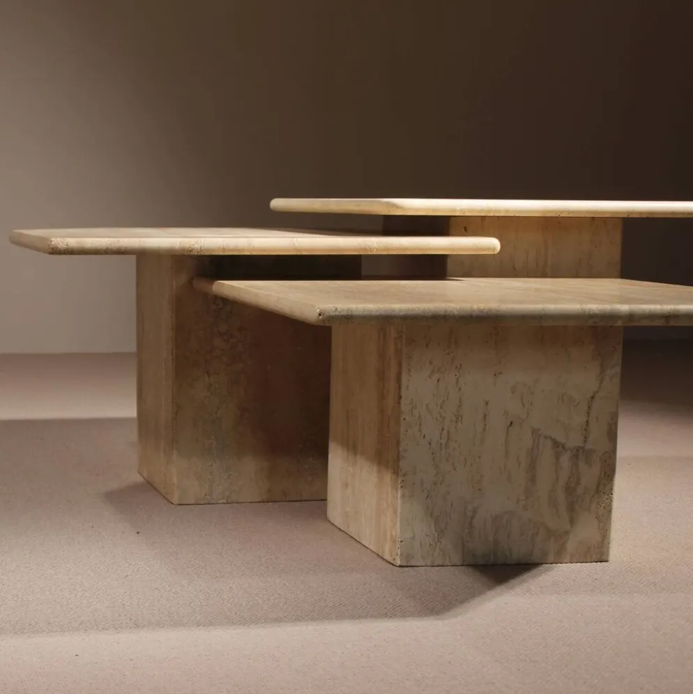 3 tables gigognes en travertin, Italie années 1970