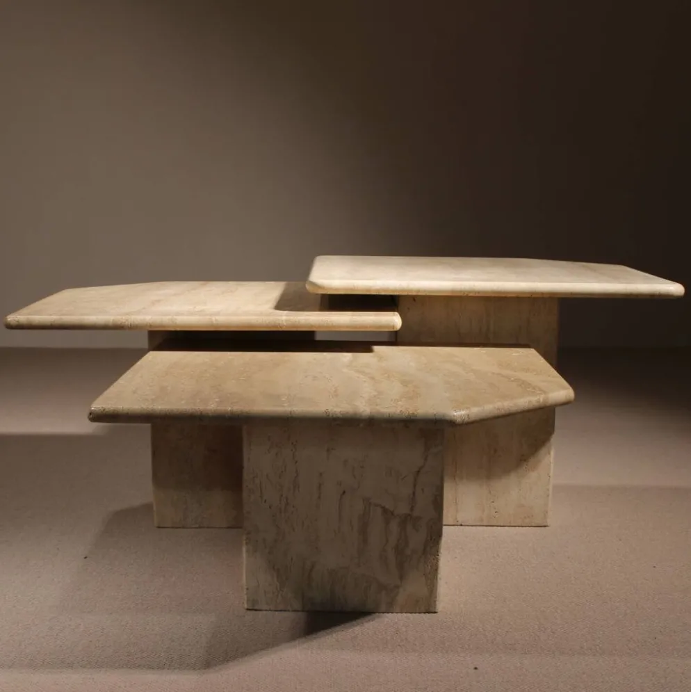 3 tables gigognes en travertin, Italie années 1970