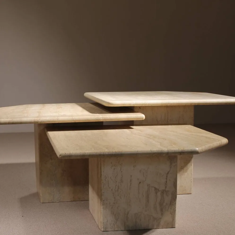 3 tables gigognes en travertin, Italie années 1970
