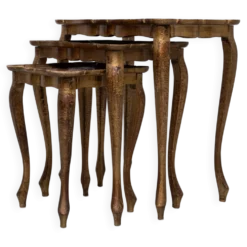 Tables gigognes florentines triptyques en bois doré et rouge, Italie, 1960