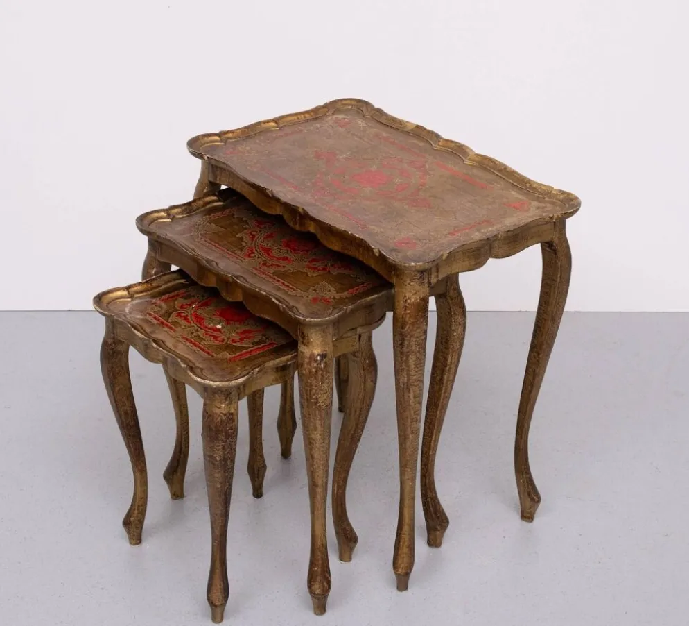 Tables gigognes florentines triptyques en bois doré et rouge, Italie, 1960