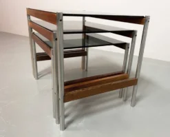 3 tables gigognes Fristho de design hollandais avec plateau en verre fumé et cadre en wengé, années 60