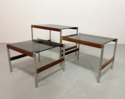 3 tables gigognes Fristho de design hollandais avec plateau en verre fumé et cadre en wengé, années 60