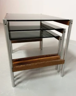 3 tables gigognes Fristho de design hollandais avec plateau en verre fumé et cadre en wengé, années 60
