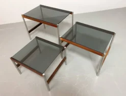 3 tables gigognes Fristho de design hollandais avec plateau en verre fumé et cadre en wengé, années 60