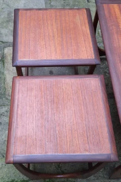 Tables gigognes GPlan en teck années 60