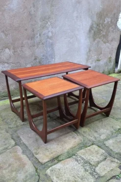 Tables gigognes GPlan en teck années 60