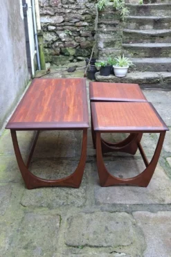 Tables gigognes GPlan en teck années 60