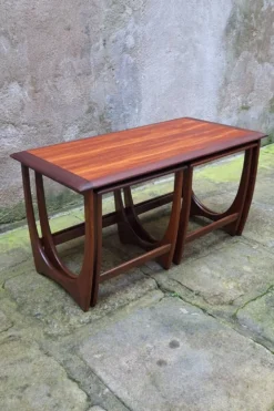 Tables gigognes GPlan en teck années 60