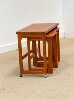 Tables gigognes Metamorphosis de McIntosh