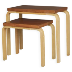 Tables gigognes modèle 88 par Alvar Aalto pour Artek, années 1960. Lot de 2.