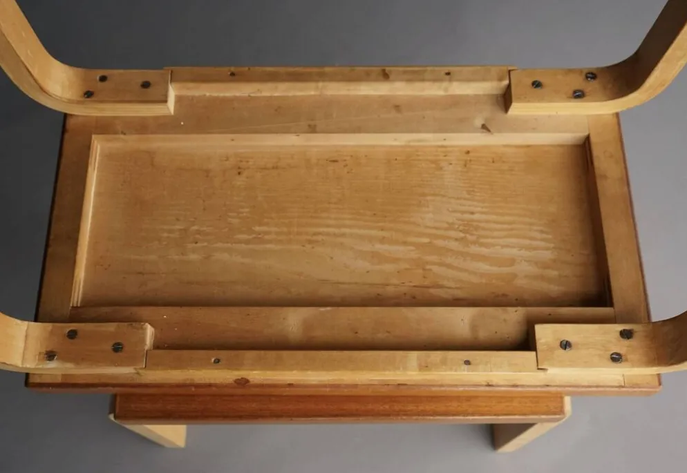 Tables gigognes modèle 88 par Alvar Aalto pour Artek, années 1960. Lot de 2.