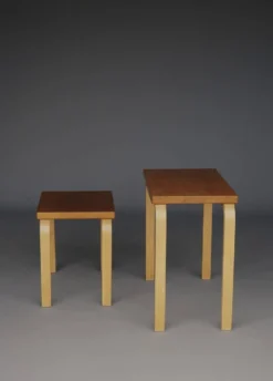 Tables gigognes modèle 88 par Alvar Aalto pour Artek, années 1960. Lot de 2.