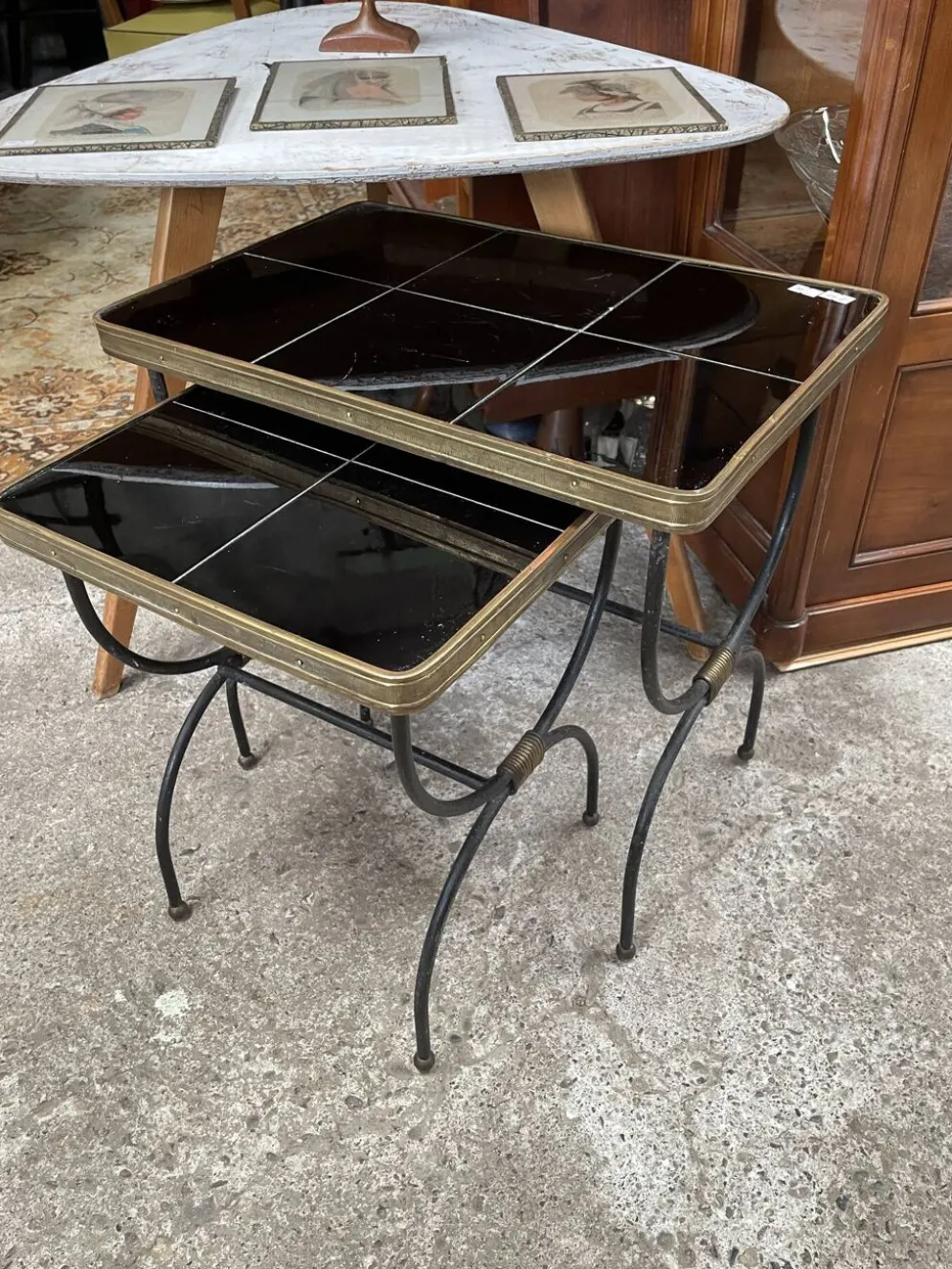 2 tables gigognes par Jacques Adnet