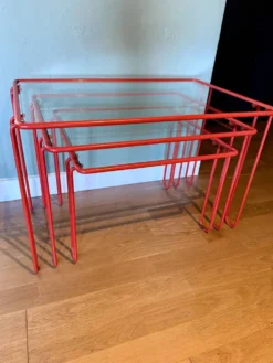Tables Gigognes Rouges tubulaires, 1970s, Set de 3