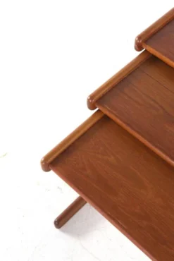 Tables gigognes Salin Nyborg - design danois du milieu du siècle moderne en teck