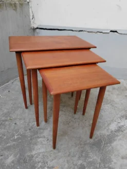 Tables gigognes scandinave
