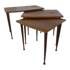 Tables gigognes scandinaves en teck du milieu du siècle, ensemble de 3
