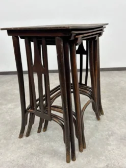 Tables gigognes Sécession n° 958 par Siegel ou Kolo Moser ex. par J&J Kohn