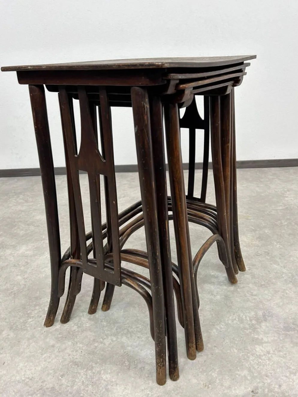 Tables gigognes Sécession n° 958 par Siegel ou Kolo Moser ex. par J&J Kohn