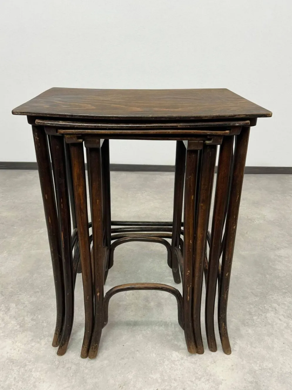 Tables gigognes Sécession n° 958 par Siegel ou Kolo Moser ex. par J&J Kohn