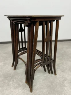 Tables gigognes Sécession n° 958 par Siegel ou Kolo Moser ex. par J&J Kohn