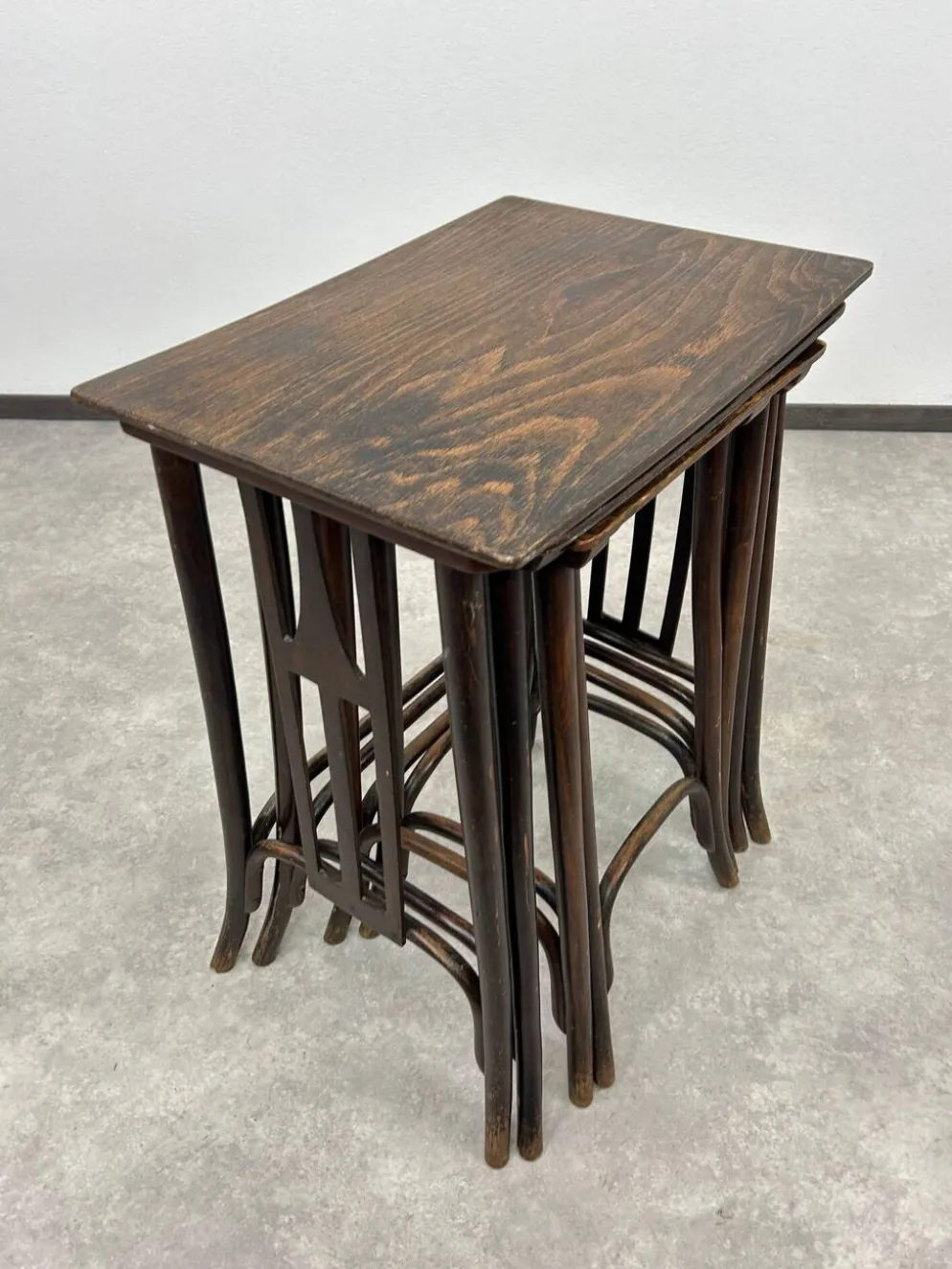 Tables gigognes Sécession n° 958 par Siegel ou Kolo Moser ex. par J&J Kohn
