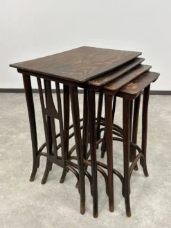 Tables gigognes Sécession n° 958 par Siegel ou Kolo Moser ex. par J&J Kohn