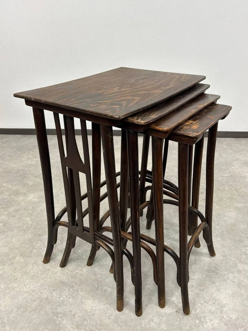 Tables gigognes Sécession n° 958 par Siegel ou Kolo Moser ex. par J&J Kohn