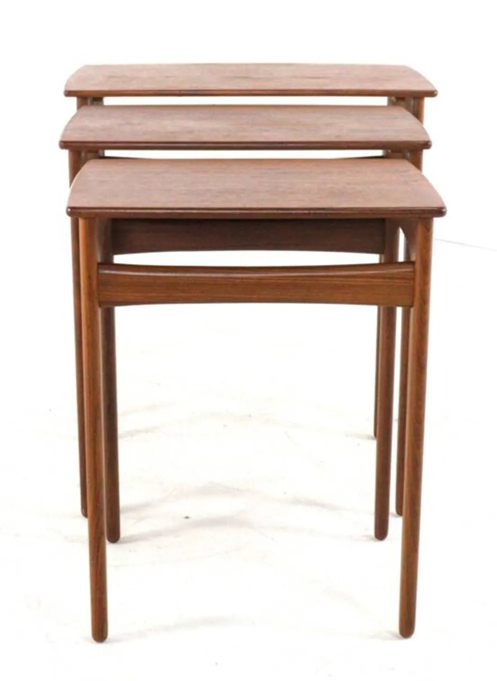 Tables gigognes Svend Åge Madsen - design danois en teck, moderne du milieu du siècle