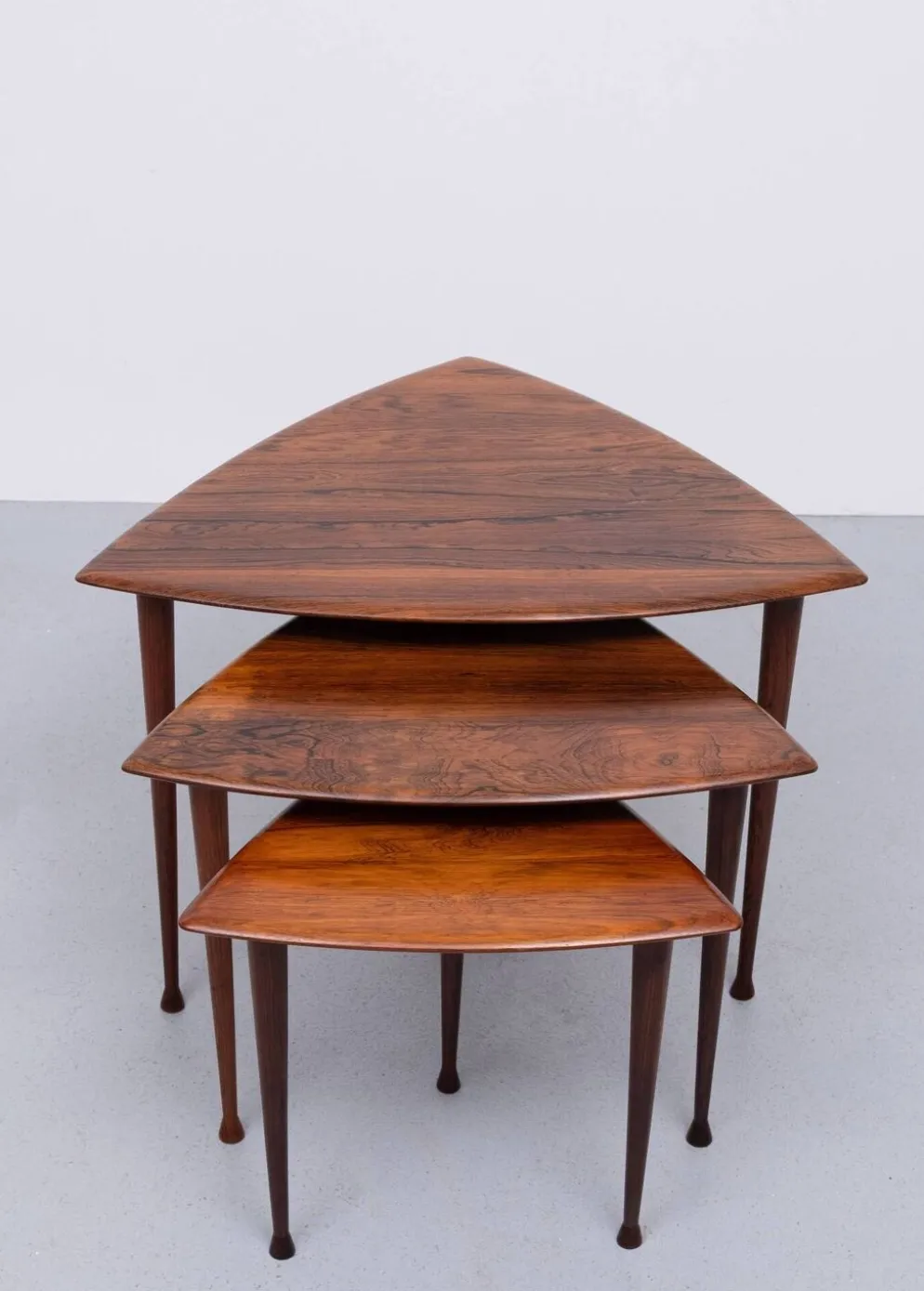 Tables gigognes triangulaires Poul Thorsbjerg Jensen années 1950