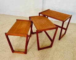 Tables gigognes vintage danoises des années 1960 de Kai Kristiansen.