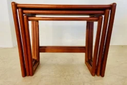 Tables gigognes vintage danoises des années 1960 de Kai Kristiansen.