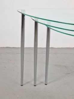 Tables triangulaires en verre et métal, années 1970, ensemble de 3
