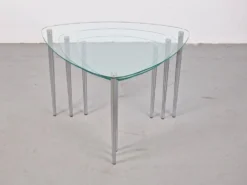 Tables triangulaires en verre et métal, années 1970, ensemble de 3