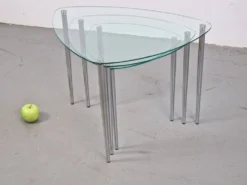 Tables triangulaires en verre et métal, années 1970, ensemble de 3