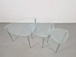 Tables triangulaires en verre et métal, années 1970, ensemble de 3