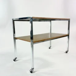Table sur roulettes, plateau stratifié et pieds Eiffel métalliques, circa 1950