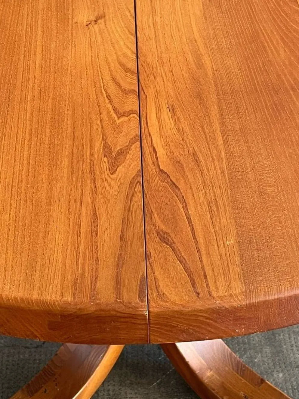 Table T40 en orme massif de Pierre Chapo vers 1970